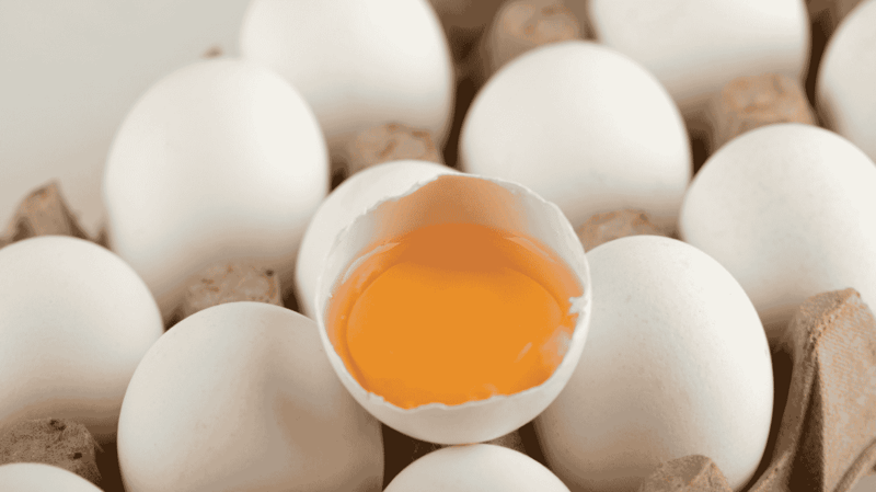 Raw-eggs-in-egg-box