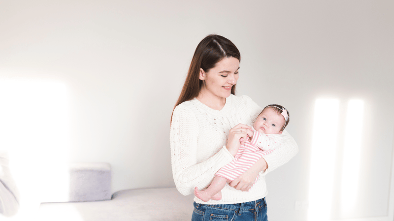 新手媽媽照顧嬰兒