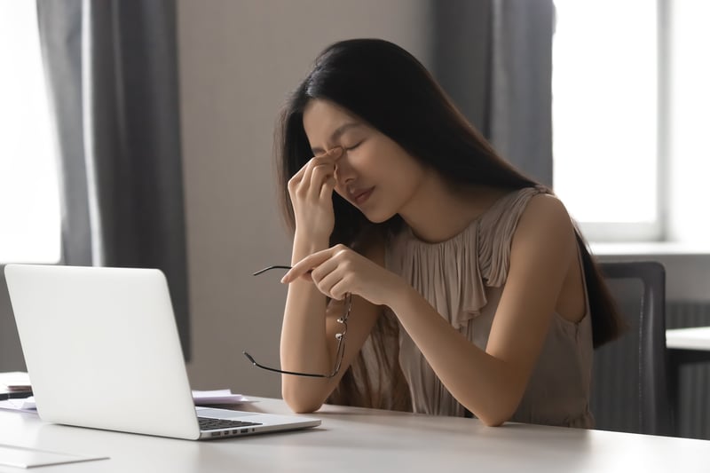 An office lady's eyes feeling unwell