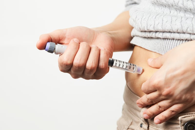 Diabetic patient using insulin injection pen to control diabetes.