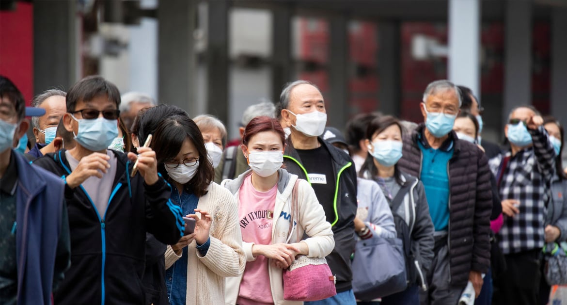 香港新冠疫情期間街上的市民