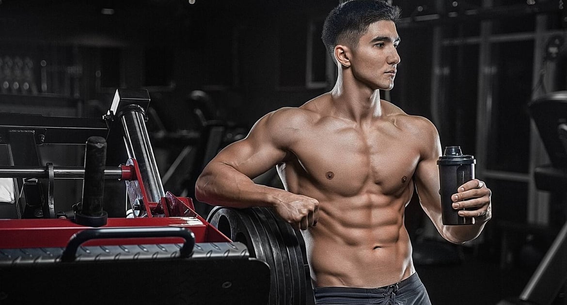 年輕性感健身教練