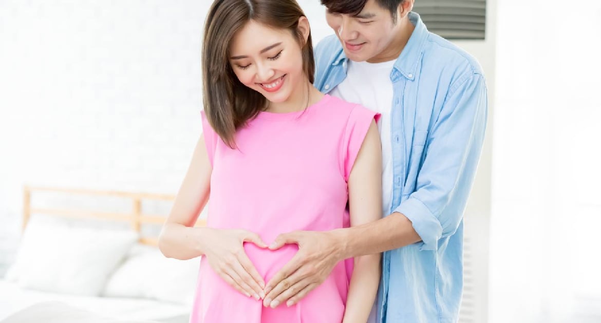 年輕夫婦開心迎接新生命