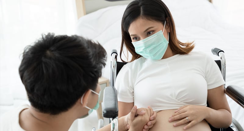 疫情期間的孕婦和丈夫