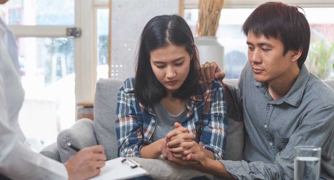 年輕夫婦面對流產時感到困擾