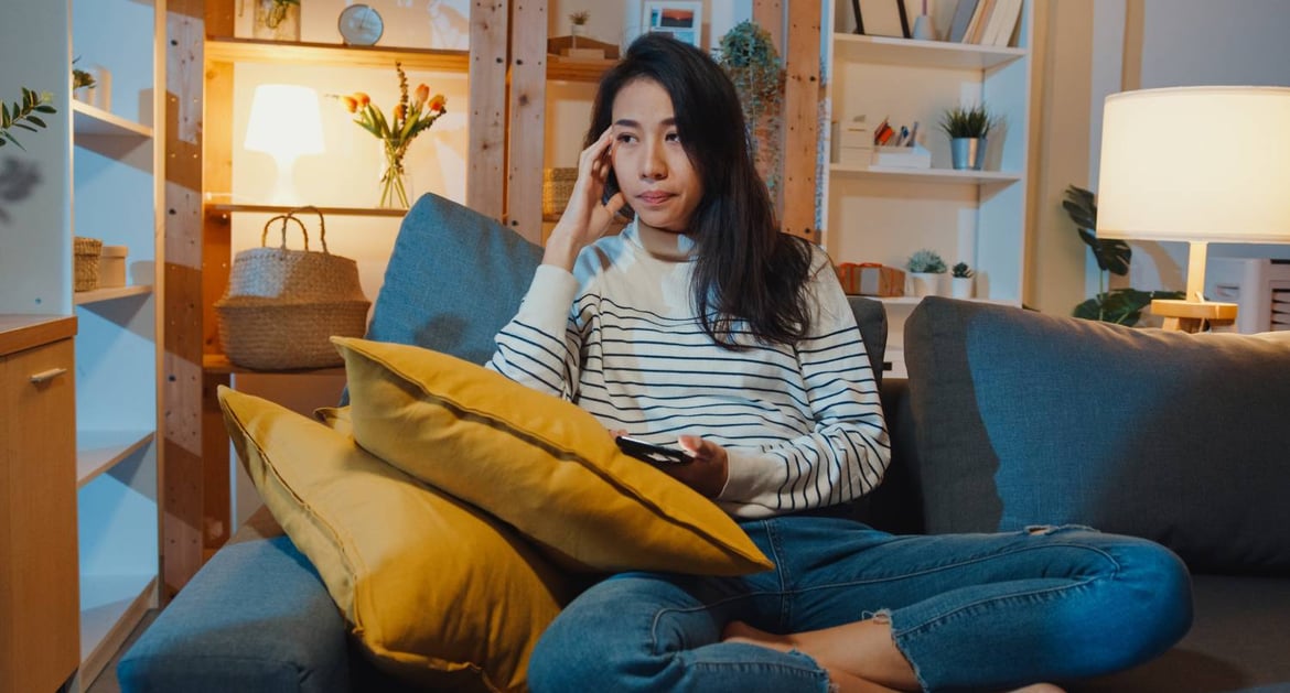 感到受壓力的年輕女生