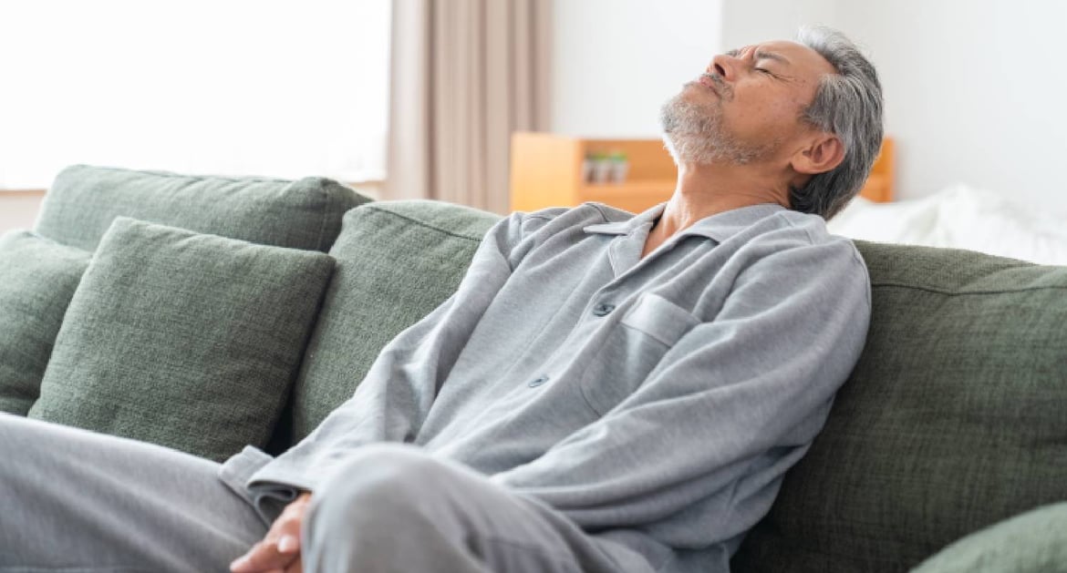 老年男子感到擔心