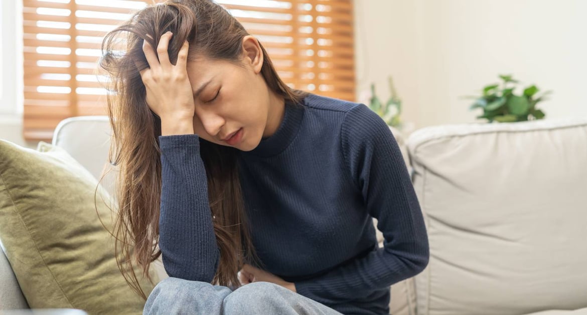 年輕女性因月經感到疼痛