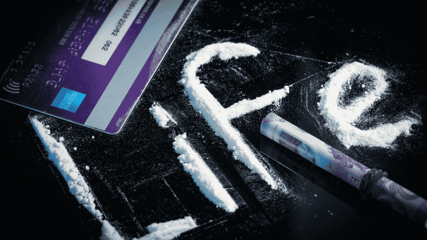 cocaine-credit card-money