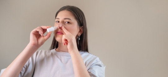 女士鼻塞用生理鹽水治療