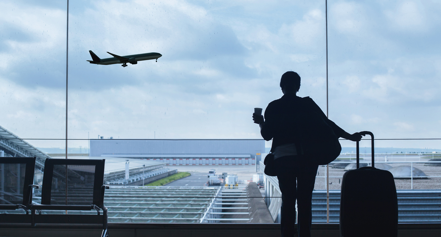 移民人士在機場候機