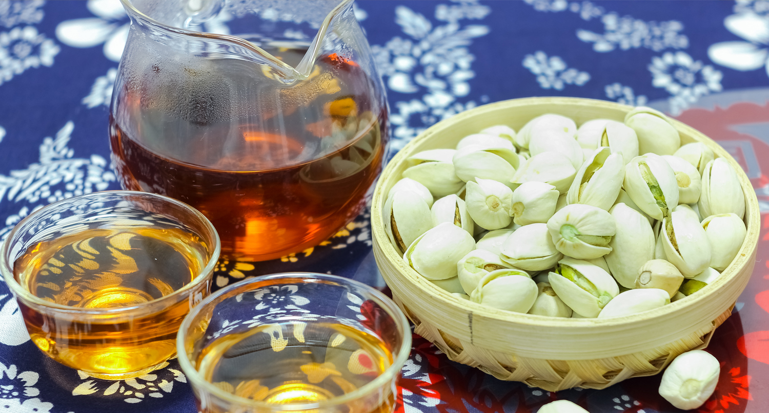 農曆新年開心果小食和中式茶