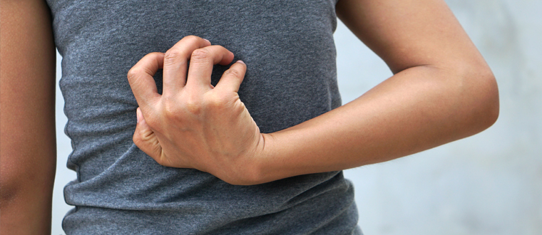 因生蛇而感到痕癢