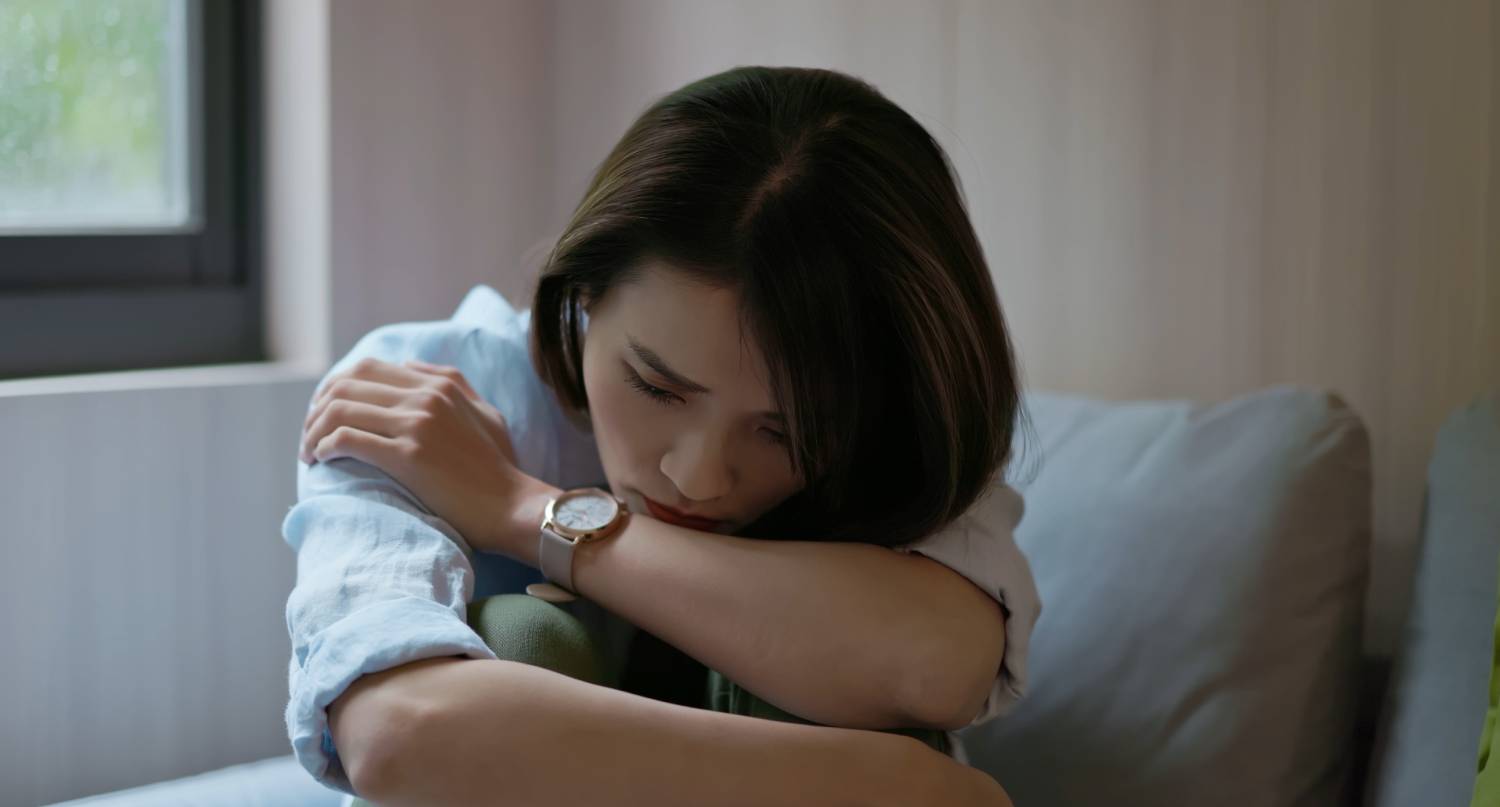 年輕女子因被邪教洗腦感困擾