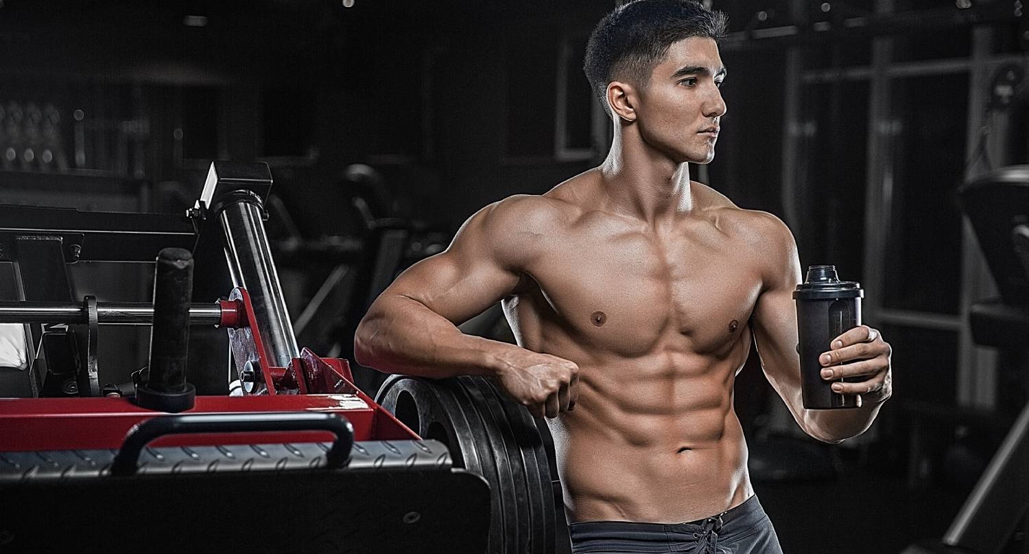 年輕性感健身教練