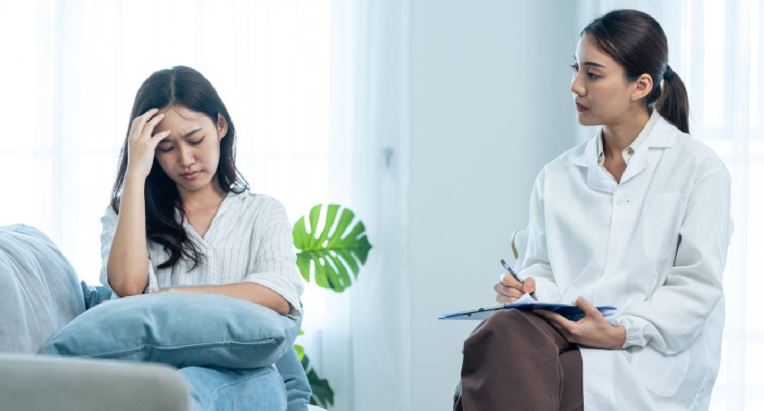 正在接受催眠治療的女性