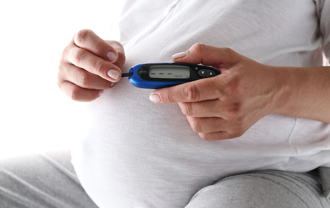 pregnant women checking diabetes level 