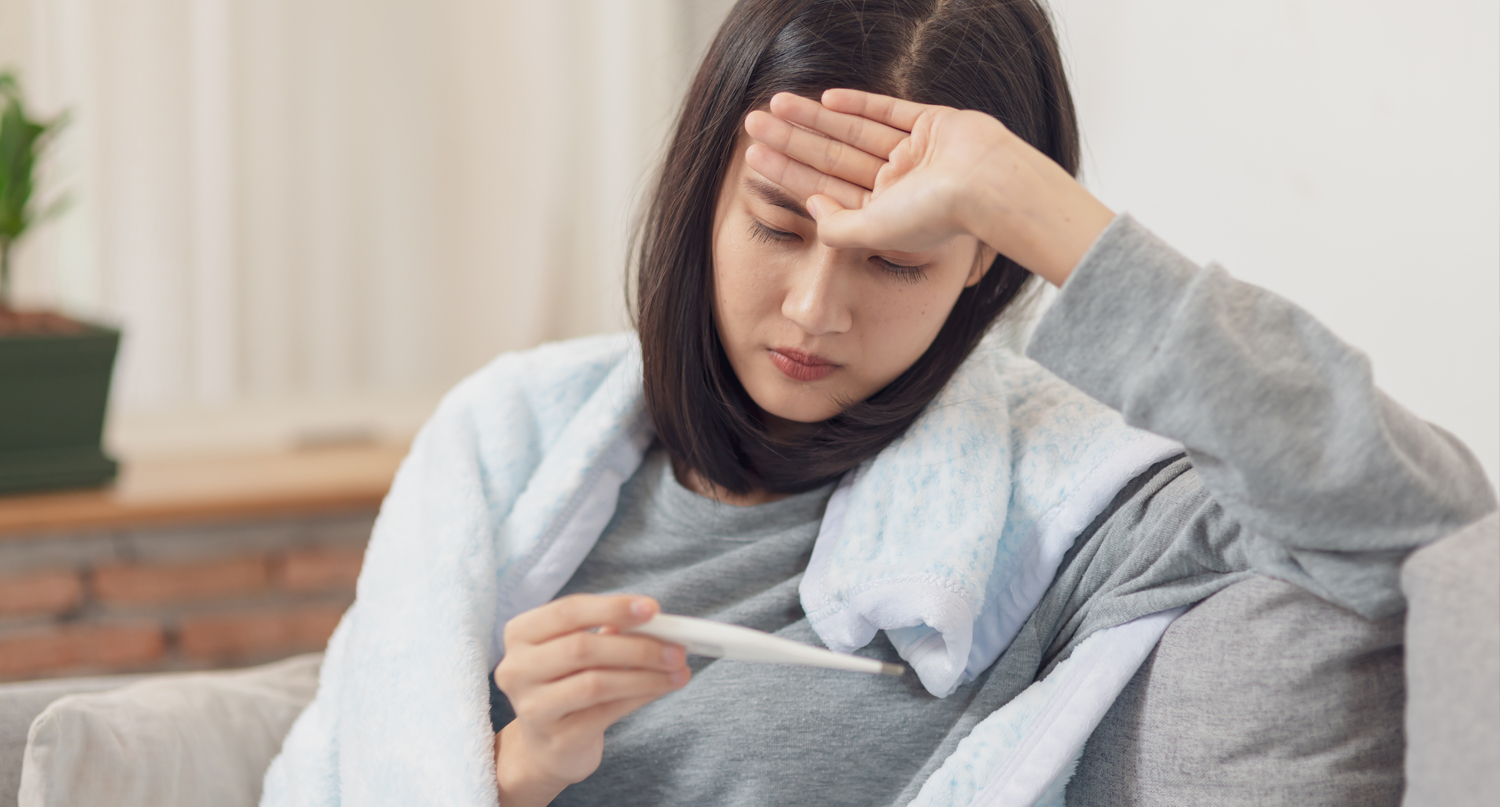 女性出現疑似新冠肺炎病徵, 發燒