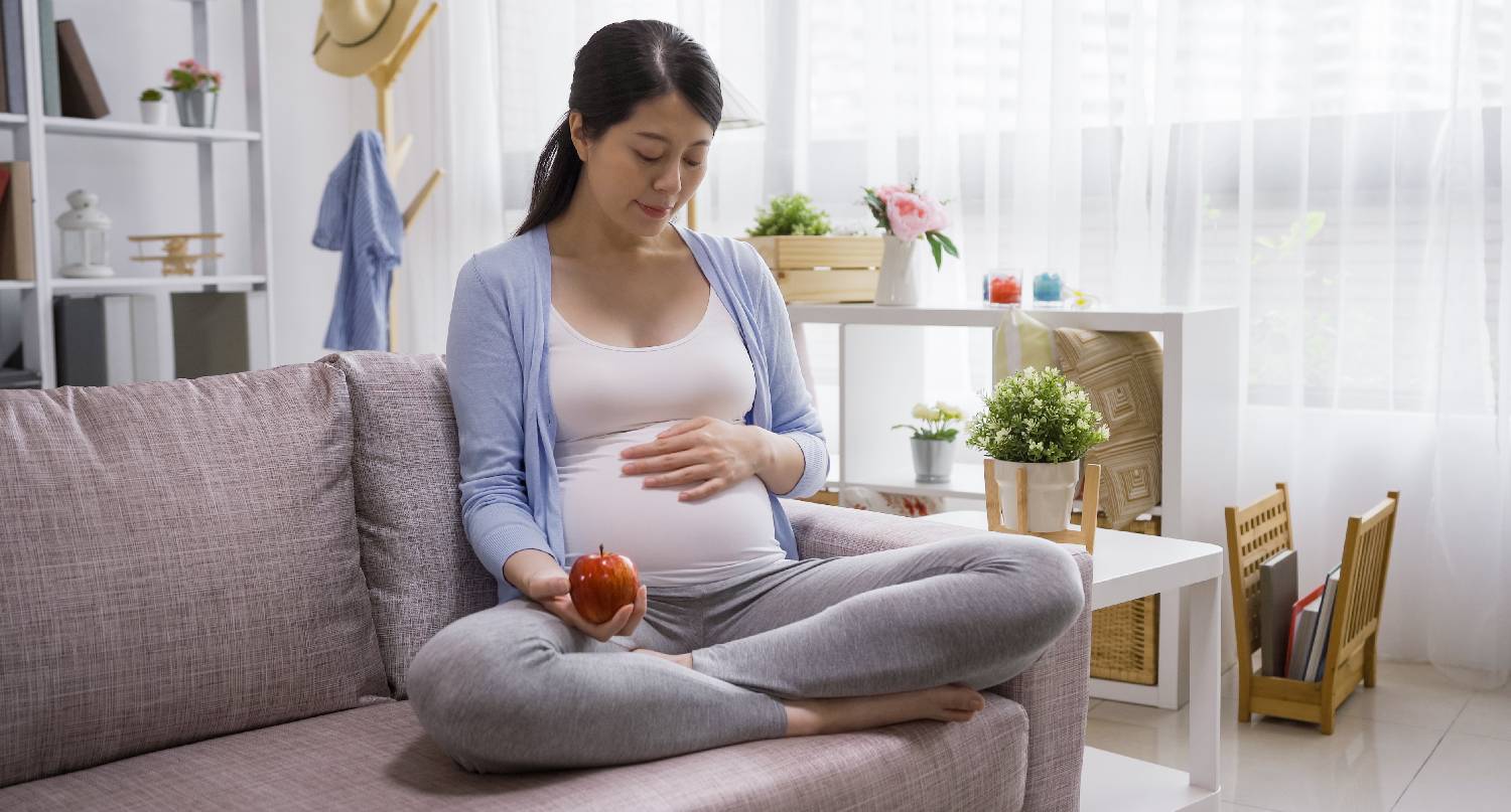 孕婦在家中休息