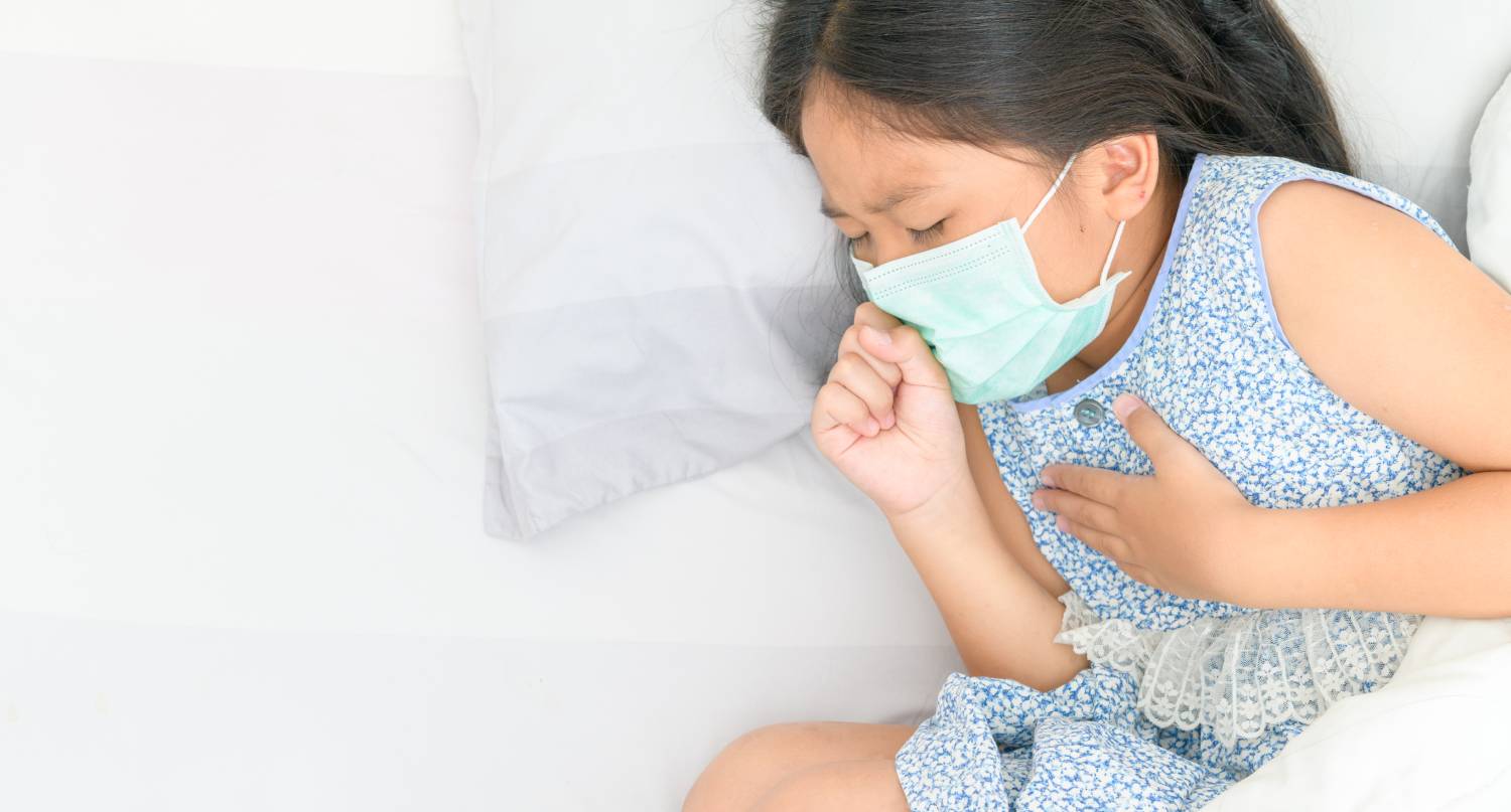 患上新冠肺炎的女童