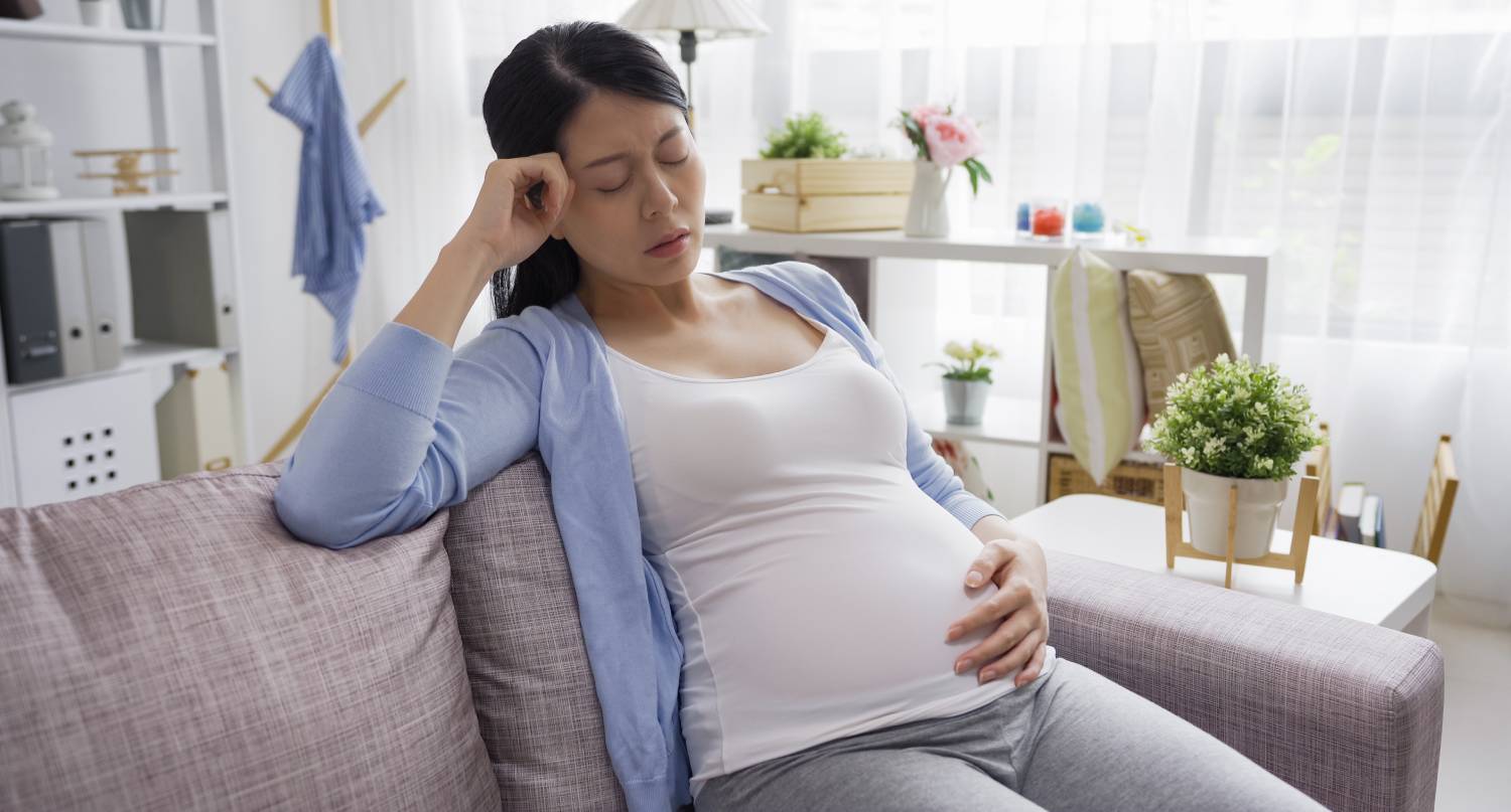 亞洲孕婦感到不適